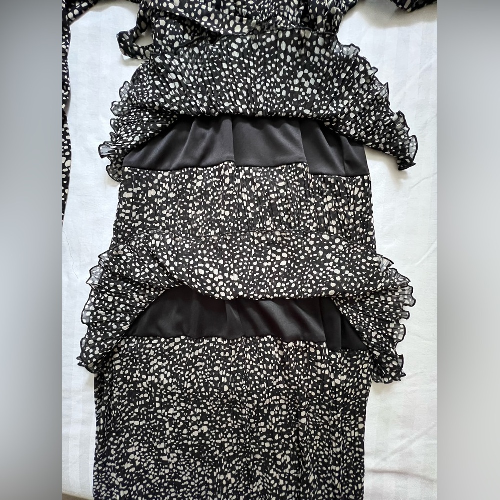 She + Sky Black and White Wrap Gown - Picture 4 of 6